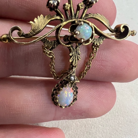 10K YELLOW GOLD OPALS AND DIAMONDS ANTIQUE BROOCH PIN